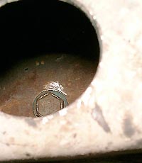 idlerarmbolt.jpg (10860 bytes)