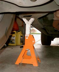 jackstand.jpg (15419 bytes)